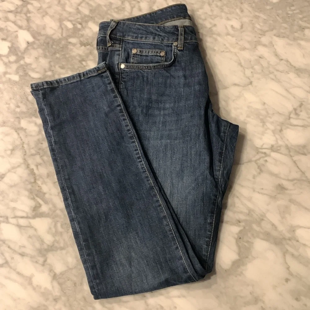 Vineyard Vines mid wash jeans, 30 x 32”